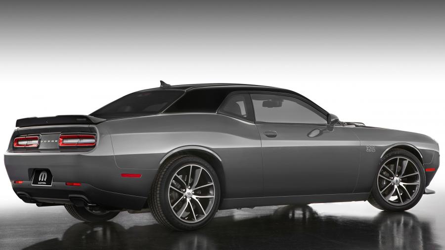  Dodge Challenger by Mopar 2017 года  (фото 7 из 25)